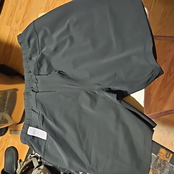 Shorts - Picture 3 of 4